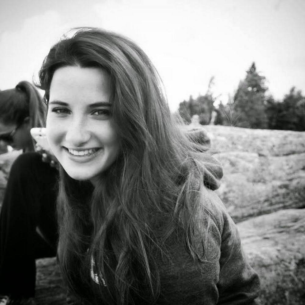 Meet your Posher, Lena